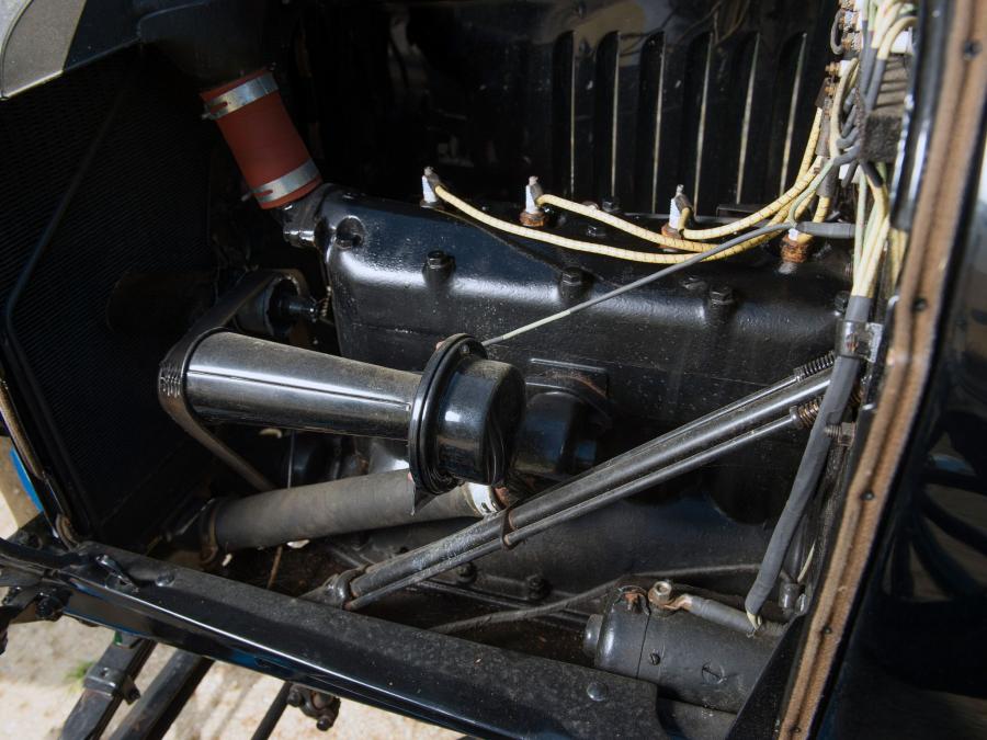  Ford Model T Snow Flyer Coupe 1925 года  (фото 2 из 22)